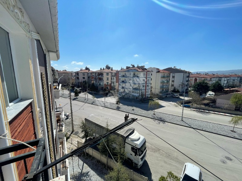 AFYON ÜÇOK EMLAKTAN MAREŞAL F ÇAKMAK MAH SATILIK KÖŞE 3+1 DAİRE