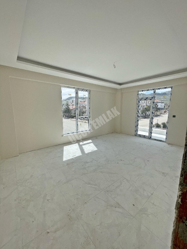 AFYON ÜÇOK EMLAKTAN KANLICA MAH. SATILIK SIFIR LÜKS ARAKAT 3+1 DAİRE