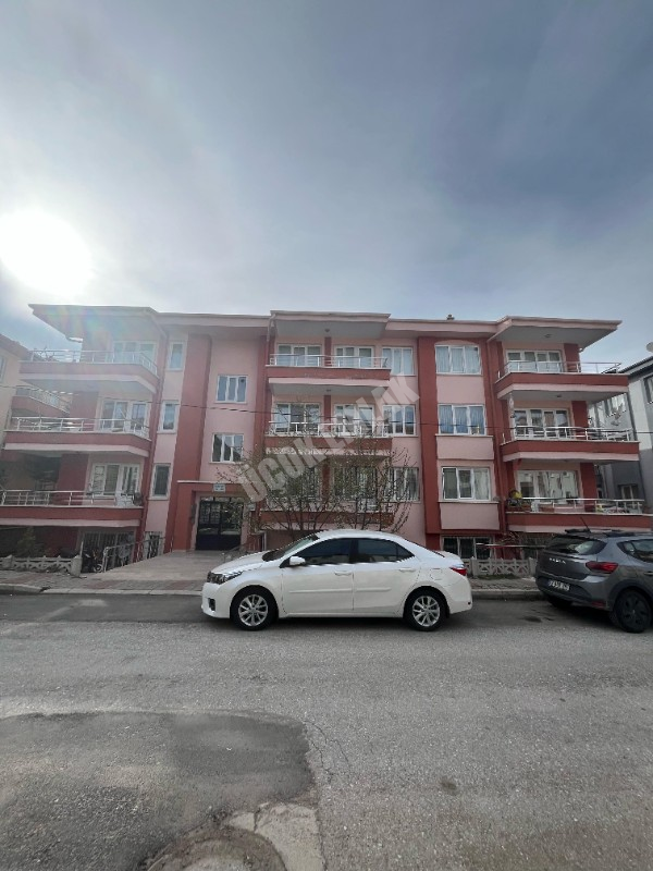 AFYON ÜÇOK EMLAKTAN FATİH MAHALLESİNDE SATILIK TEMİZ 3+1 DAİRE 