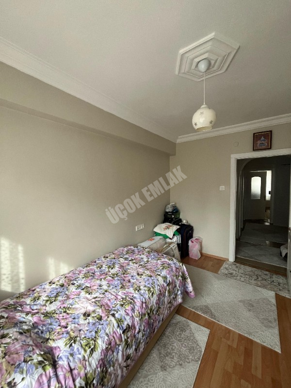 AFYON ÜÇOK EMLAKTAN FATİH MAHALLESİNDE SATILIK TEMİZ 3+1 DAİRE 
