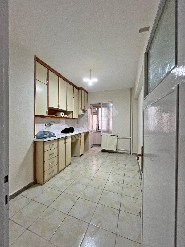 AFYON ÜÇOK EMLAKTAN DUMLUPINAR MAH KİRALIK 2+1 ARAKAT DAİRE