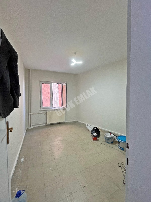 AFYON ÜÇOK EMLAKTAN DUMLUPINAR MAH KİRALIK 2+1 ARAKAT DAİRE