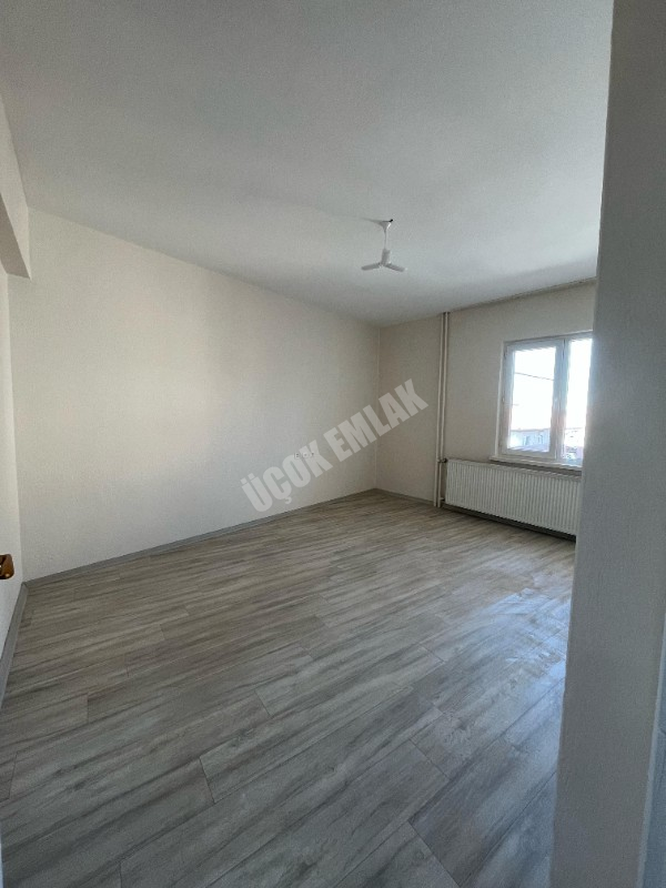 AFYON ÜÇOK EMLAKTAN DUMLUPINAR MAH KİRALIK 2+1 ARAKAT DAİRE