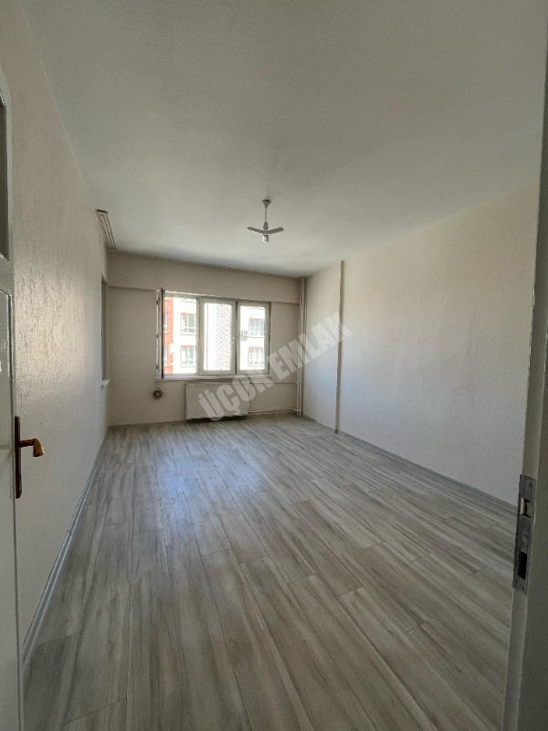 AFYON ÜÇOK EMLAKTAN DUMLUPINAR MAH KİRALIK 2+1 ARAKAT DAİRE