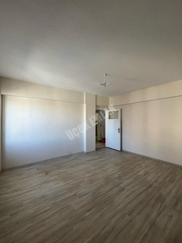 AFYON ÜÇOK EMLAKTAN DUMLUPINAR MAH KİRALIK 2+1 ARAKAT DAİRE
