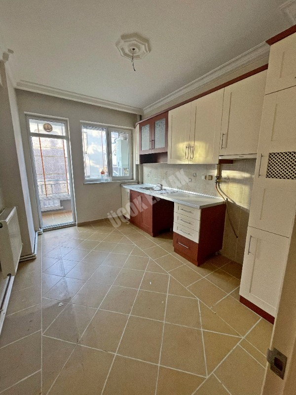 AFYON ÜÇOK EMLAKTAN MECİDİYE MAH KİRALIK 3+1 ARAKAT BAKIMLI TEMİZ DAİRE