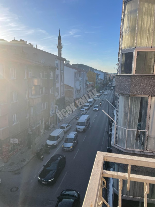 AFYON ÜÇOK EMLAKTAN MECİDİYE MAH KİRALIK 3+1 ARAKAT BAKIMLI TEMİZ DAİRE