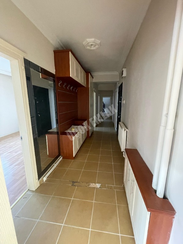 AFYON ÜÇOK EMLAKTAN MECİDİYE MAH KİRALIK 3+1 ARAKAT BAKIMLI TEMİZ DAİRE