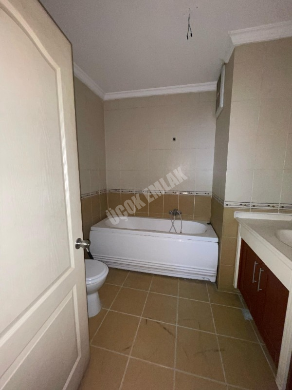 AFYON ÜÇOK EMLAKTAN MECİDİYE MAH KİRALIK 3+1 ARAKAT BAKIMLI TEMİZ DAİRE