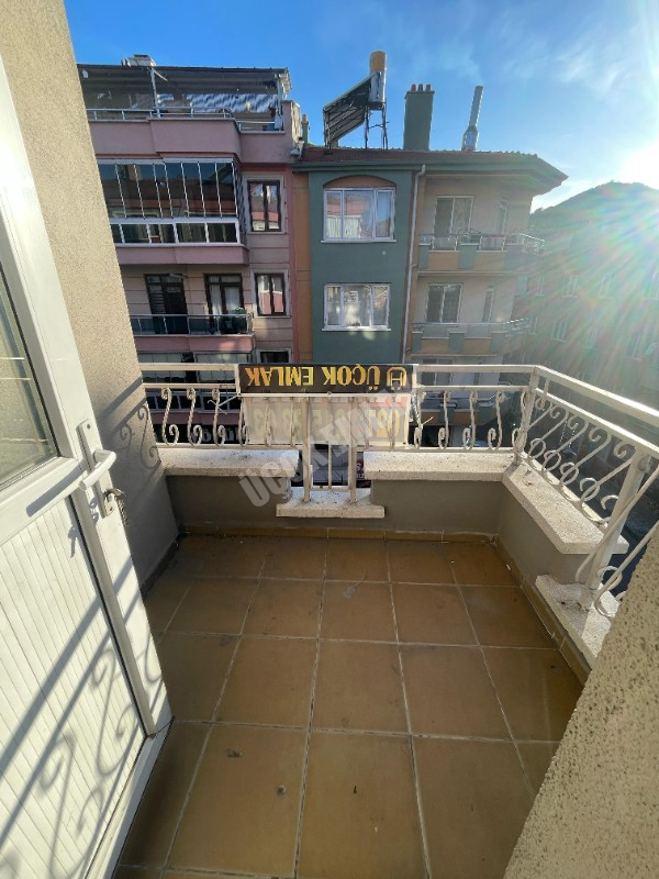 AFYON ÜÇOK EMLAKTAN MECİDİYE MAH KİRALIK 3+1 ARAKAT BAKIMLI TEMİZ DAİRE