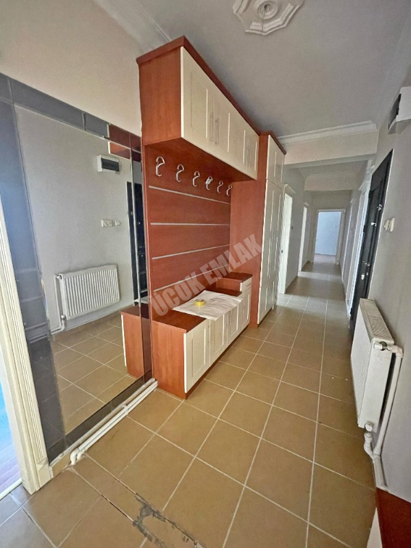 AFYON ÜÇOK EMLAKTAN MECİDİYE MAH KİRALIK 3+1 ARAKAT BAKIMLI TEMİZ DAİRE