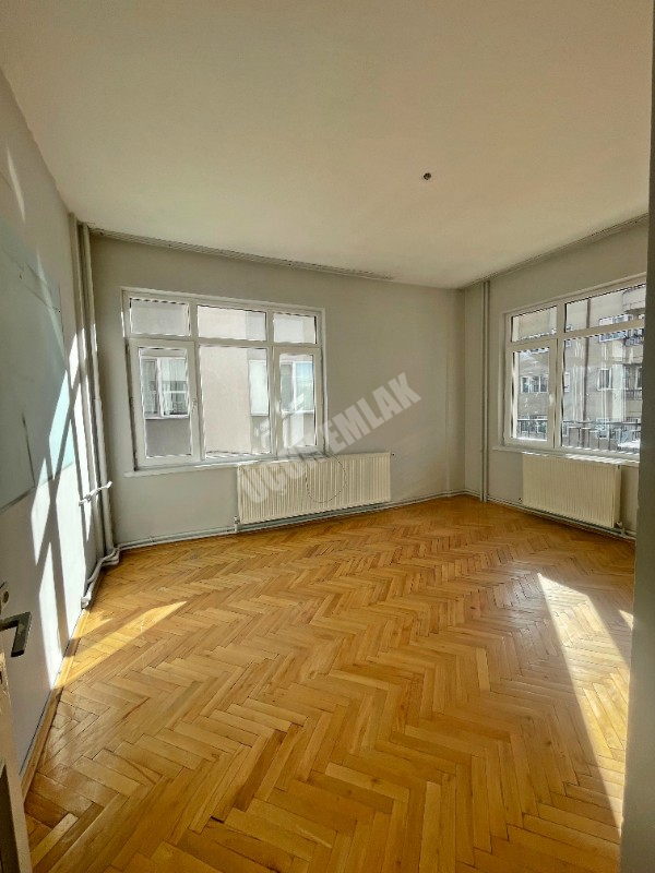 AFYON ÜÇOK EMLAKTAN CUMHURİYET MAH KİRALIK 3+1 ARAKAT DAİRE