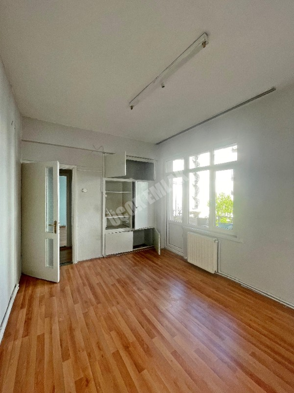 AFYON ÜÇOK EMLAKTAN CUMHURİYET MAH KİRALIK 3+1 ARAKAT DAİRE