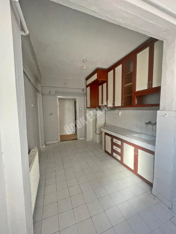 AFYON ÜÇOK EMLAKTAN CUMHURİYET MAH KİRALIK 3+1 ARAKAT DAİRE