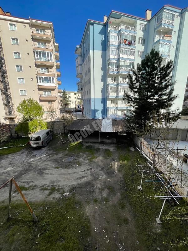 AFYON ÜÇOK EMLAKTAN CUMHURİYET MAH KİRALIK 3+1 ARAKAT DAİRE