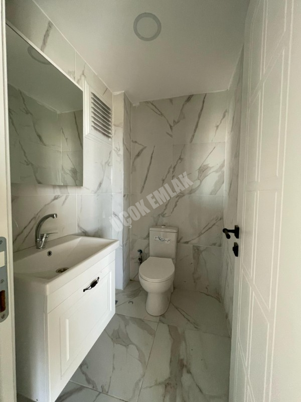 AFYON ÜÇOK EMLAKTAN KARŞIYAKA MAH SATILIK SIFIR LÜKS 2+1 DAİRE