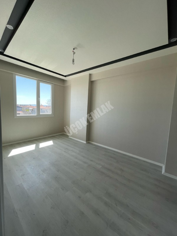 AFYON ÜÇOK EMLAKTAN KARŞIYAKA MAH SATILIK SIFIR LÜKS 2+1 DAİRE