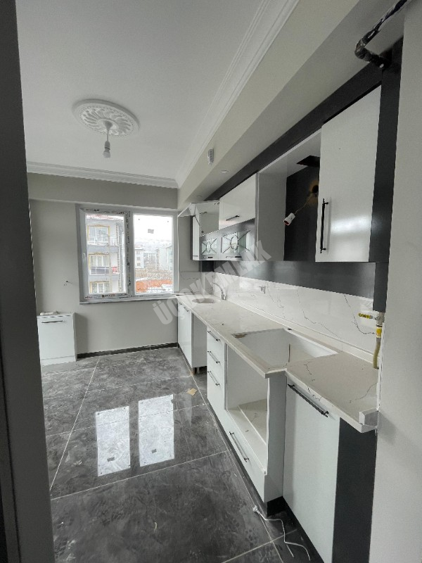 AFYON ÜÇOK EMLAKTAN MAREŞAL DE KİRALIK 2+1 ARAKAT SIFIR AYARINDA LÜX DAİRE