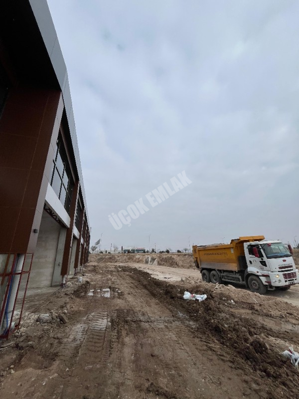 AFYON ÜÇOK EMLAKTAN VEYSEL KARANİ MAH KİRALIK 100M DÜKKAN