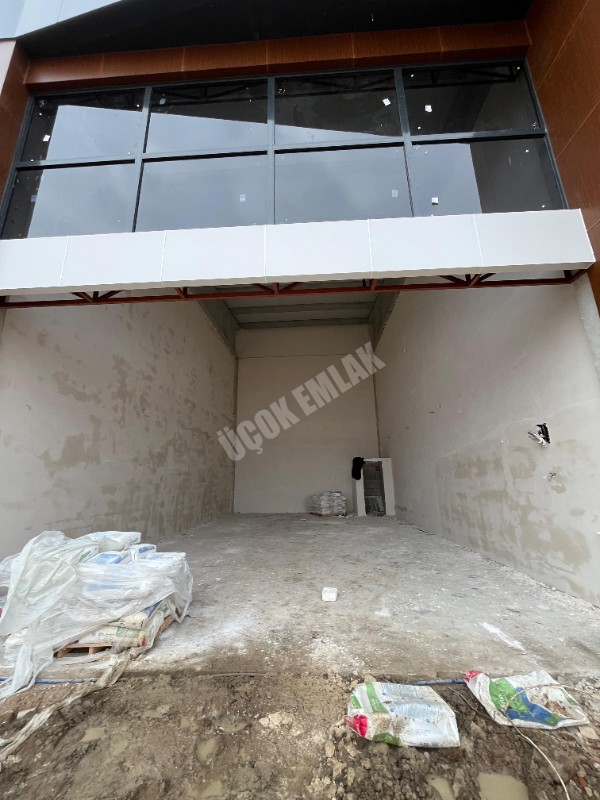 AFYON ÜÇOK EMLAKTAN VEYSEL KARANİ MAH KİRALIK 100M DÜKKAN