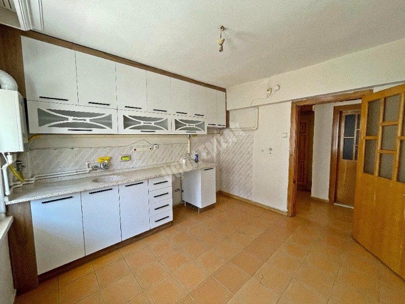AFYON ÜÇOK EMLAKTAN İSTİKLAL MAH KİRALIK 3+1 ARAKAT DAİRE