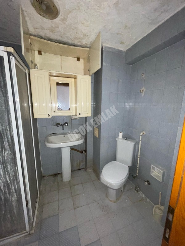 AFYON ÜÇOK EMLAKTAN İSTİKLAL MAH KİRALIK 3+1 ARAKAT DAİRE