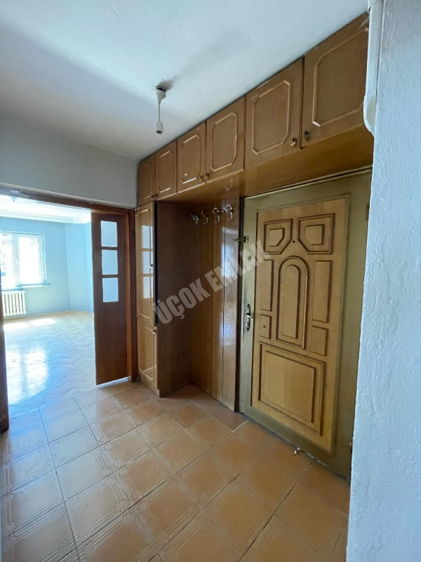 AFYON ÜÇOK EMLAKTAN İSTİKLAL MAH KİRALIK 3+1 ARAKAT DAİRE