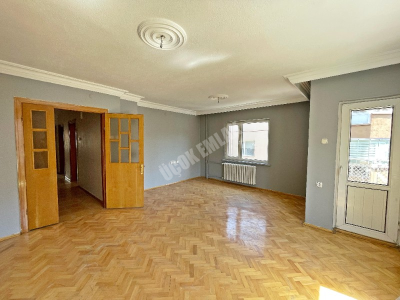 AFYON ÜÇOK EMLAKTAN İSTİKLAL MAH KİRALIK 3+1 ARAKAT DAİRE