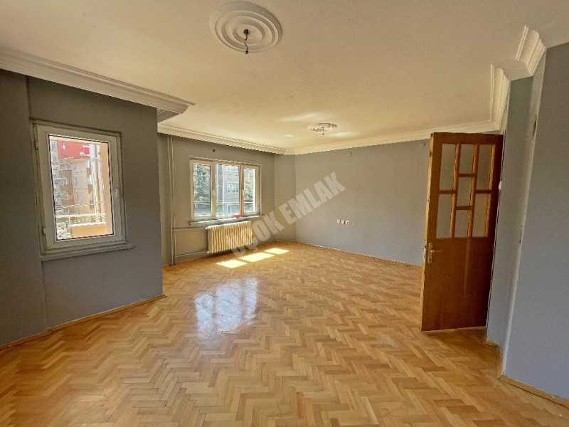 AFYON ÜÇOK EMLAKTAN İSTİKLAL MAH KİRALIK 3+1 ARAKAT DAİRE