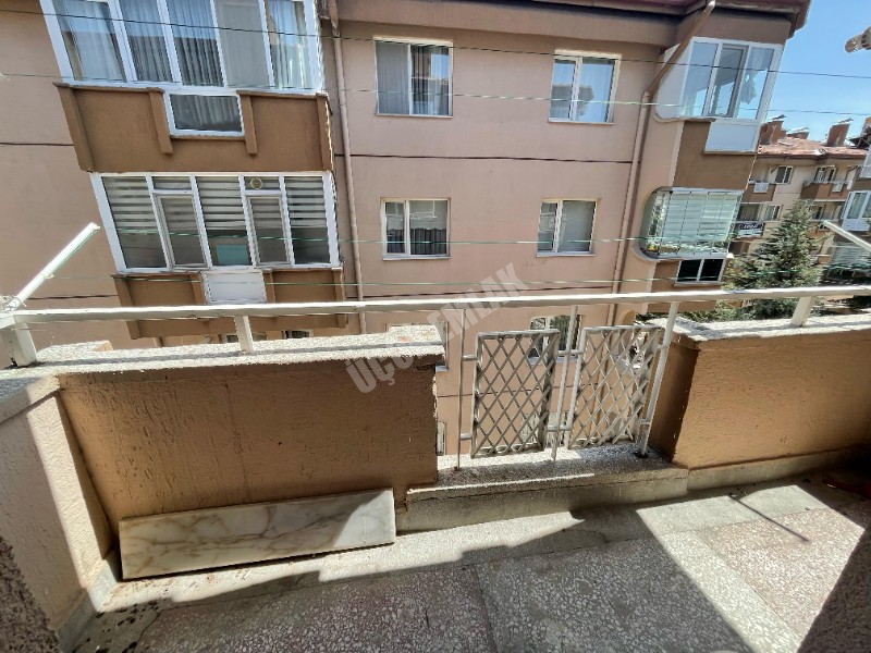 AFYON ÜÇOK EMLAKTAN İSTİKLAL MAH KİRALIK 3+1 ARAKAT DAİRE