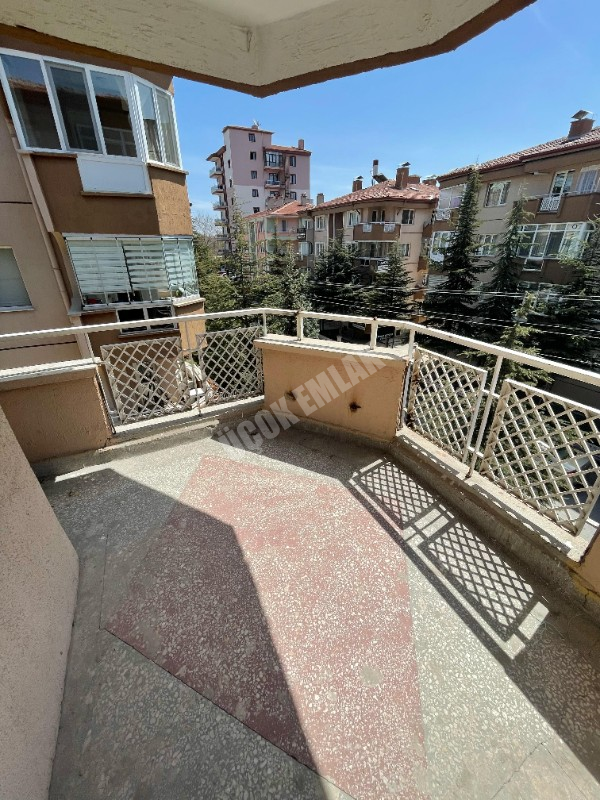 AFYON ÜÇOK EMLAKTAN İSTİKLAL MAH KİRALIK 3+1 ARAKAT DAİRE