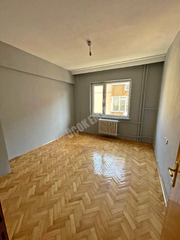 AFYON ÜÇOK EMLAKTAN İSTİKLAL MAH KİRALIK 3+1 ARAKAT DAİRE