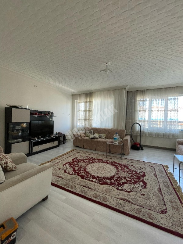 AFYON ÜÇOK EMLAKTAN ZAFER MAH SATILIK 3+1 DAİRE