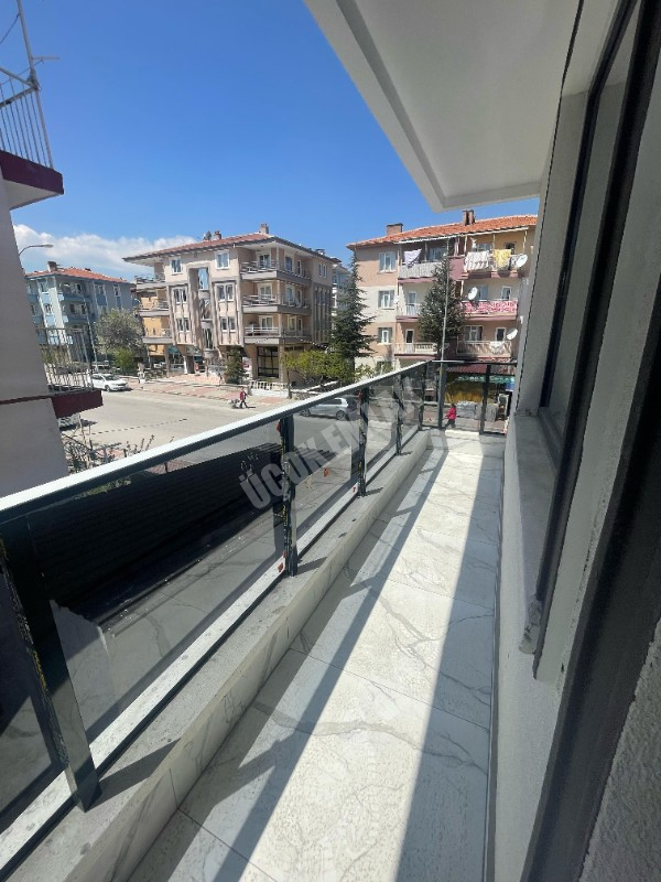 AFYON ÜÇOK EMLAKTAN HARBİŞ KOCATEPE MAH SATILIK SIFIR LÜX ARAKAT DAİRE