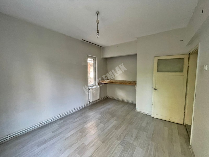 AFYON ÜÇOK EMLAKTAN CUMHURİYET  MAH DA KİRALIK 2+1 BAKIMLI DAİRE 