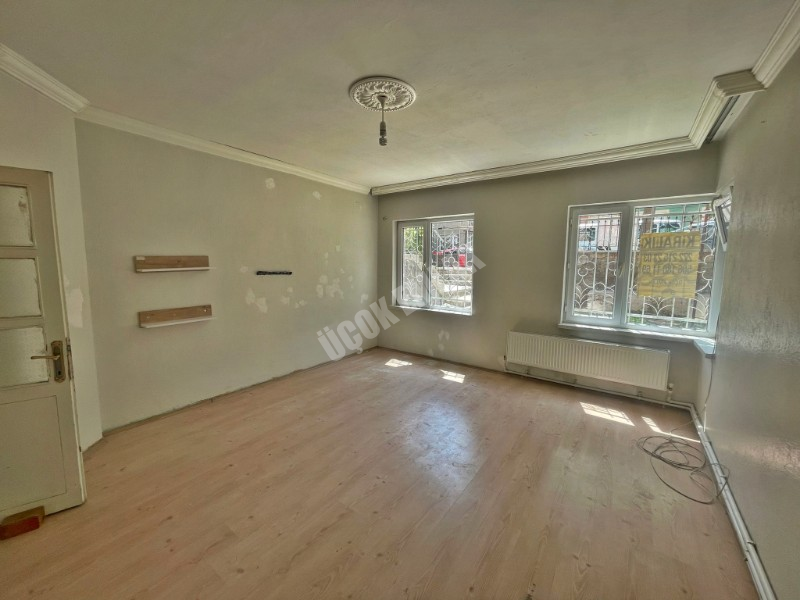 AFYON ÜÇOK EMLAKTAN CUMHURİYET  MAH DA KİRALIK 2+1 BAKIMLI DAİRE 