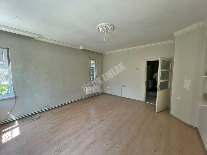 AFYON ÜÇOK EMLAKTAN CUMHURİYET  MAH DA KİRALIK 2+1 BAKIMLI DAİRE 
