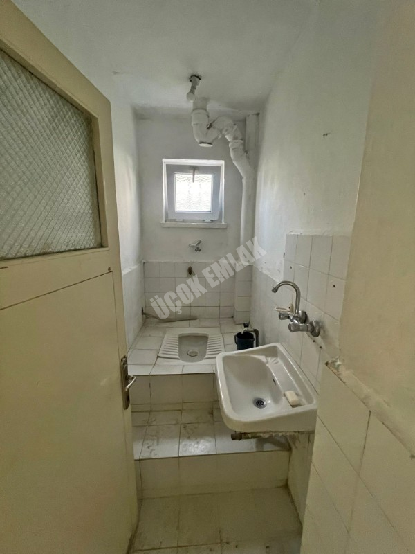 AFYON ÜÇOK EMLAKTAN CUMHURİYET  MAH DA KİRALIK 2+1 BAKIMLI DAİRE 