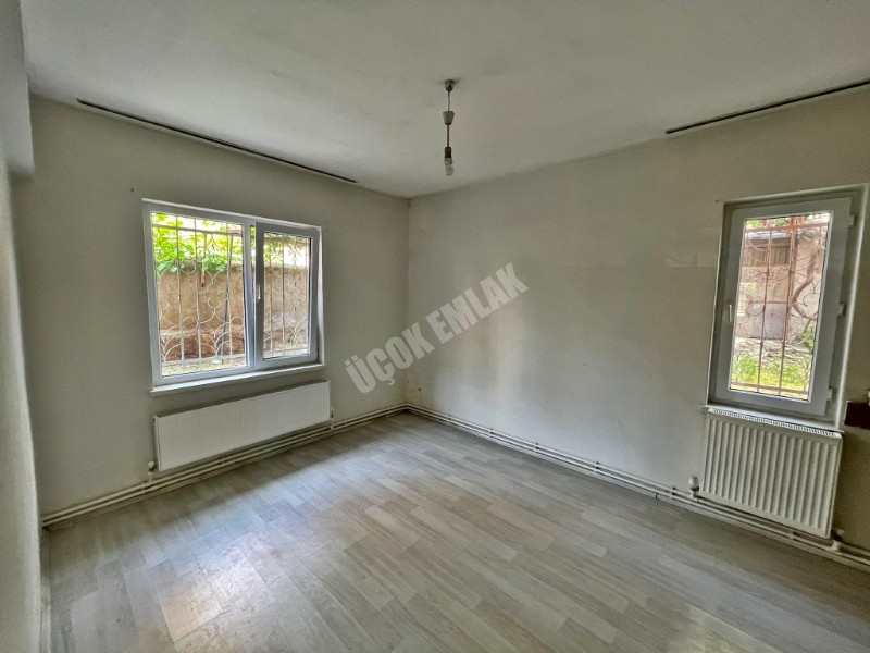AFYON ÜÇOK EMLAKTAN CUMHURİYET  MAH DA KİRALIK 2+1 BAKIMLI DAİRE 