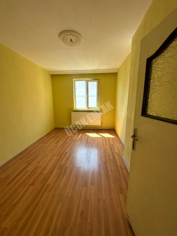 AFYON ÜÇOK EMLAKTAN MAREŞAL F ÇAKMAK MAH KİRALIK 2+1 DAİRE