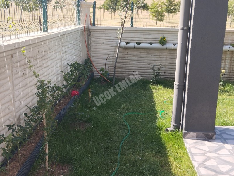 AFYON ÜÇOK EMLAKTAN İHSANİYE DE SATILIK FUL EŞYALI VİLLA