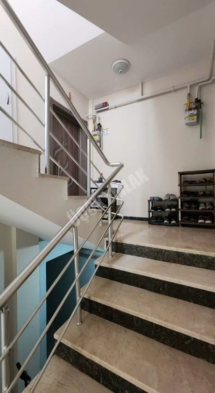 AFYON ÜÇOK EMLAKTAN MAREŞAL F ÇAKMAK MAH SATILIK 3+1 DAİRE TEMİZ SIFIR AYARINDA BAKIMLI DAİRE