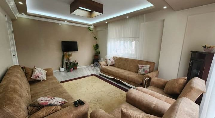 AFYON ÜÇOK EMLAKTAN MAREŞAL F ÇAKMAK MAH SATILIK 3+1 DAİRE TEMİZ SIFIR AYARINDA BAKIMLI DAİRE