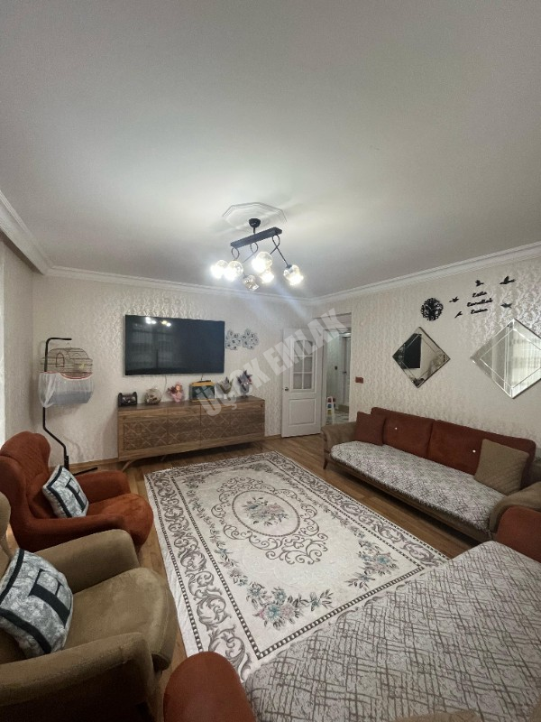 AFYON ÜÇOK EMLAKTAN İSTİKLAL MAH SATILIK 3+1 TEMİZ BAKIMLI DAİRE