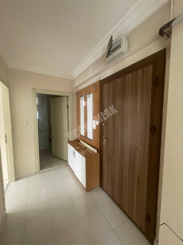 AFYON ÜÇOK EMLAKTAN GÜVENEVLER MAH KİRALIK 2+1 BAKIMLI GENİŞ DAİRE