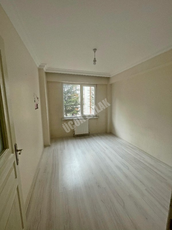 AFYON ÜÇOK EMLAKTAN GÜVENEVLER MAH KİRALIK 2+1 BAKIMLI GENİŞ DAİRE