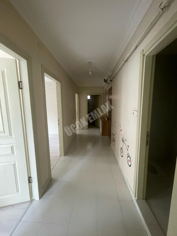 AFYON ÜÇOK EMLAKTAN GÜVENEVLER MAH KİRALIK 2+1 BAKIMLI GENİŞ DAİRE