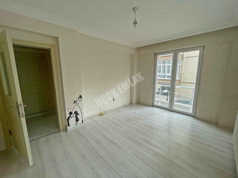 AFYON ÜÇOK EMLAKTAN GÜVENEVLER MAH KİRALIK 2+1 BAKIMLI GENİŞ DAİRE
