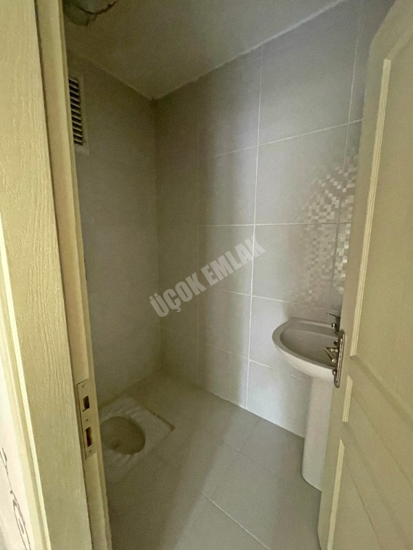 AFYON ÜÇOK EMLAKTAN GÜVENEVLER MAH KİRALIK 2+1 BAKIMLI GENİŞ DAİRE