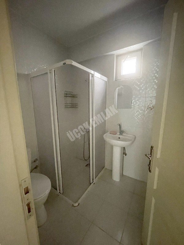 AFYON ÜÇOK EMLAKTAN GÜVENEVLER MAH KİRALIK 2+1 BAKIMLI GENİŞ DAİRE
